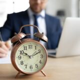 アメリカの平均労働時間は？｜制度の違いと働き方の特徴を解説