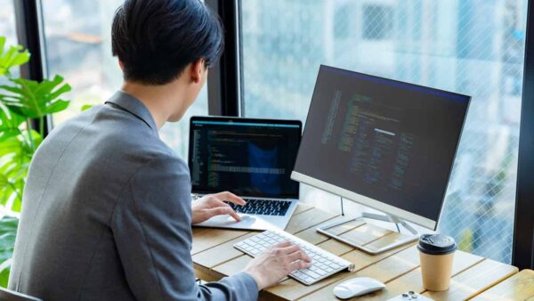 アメリカのエンジニアの年収はいくら？職種・企業規模・地域別の相場と日本との違いを解説